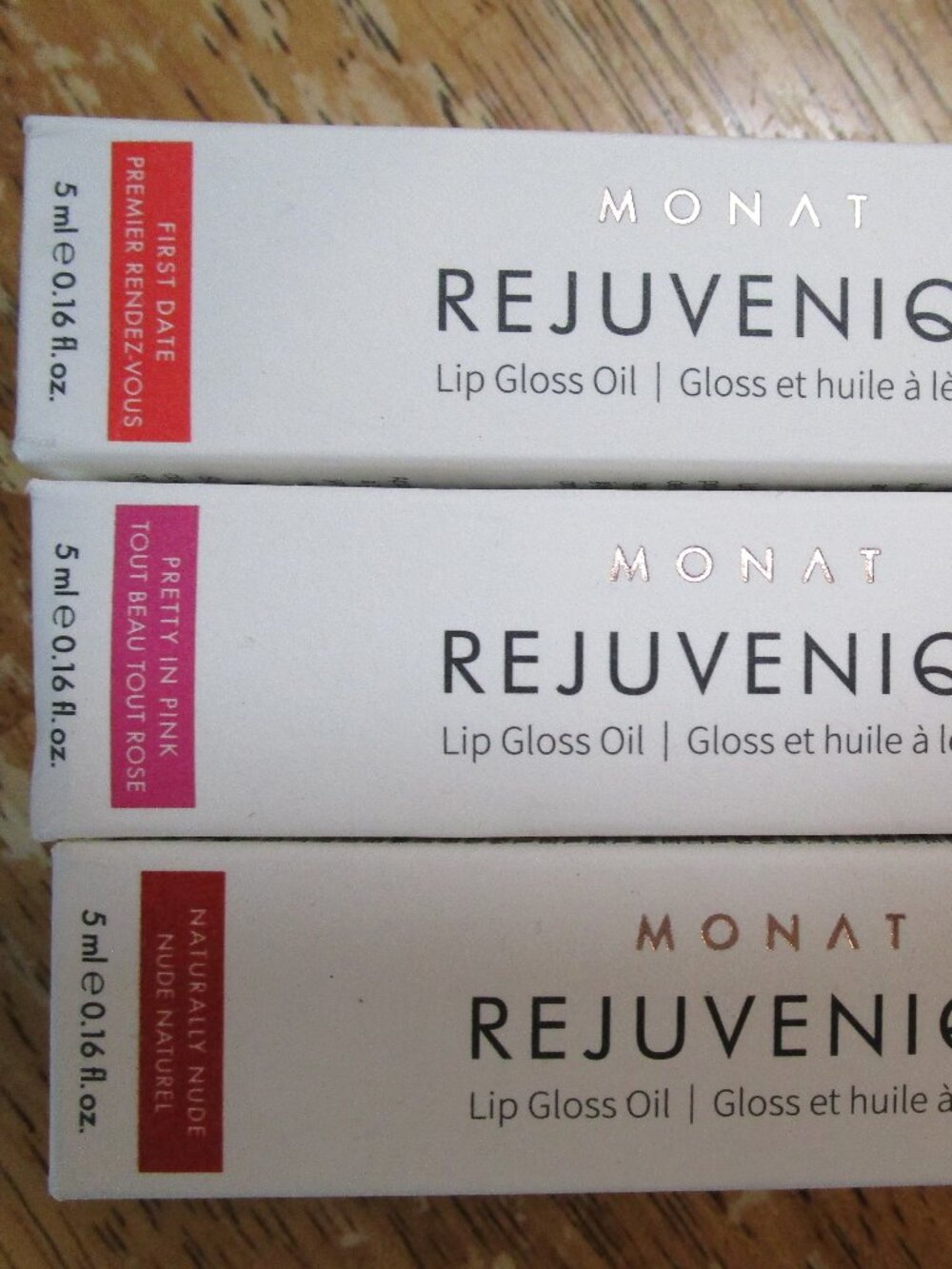 Monat Rejuveniqe Lip Gloss Trio sealed New in Box
